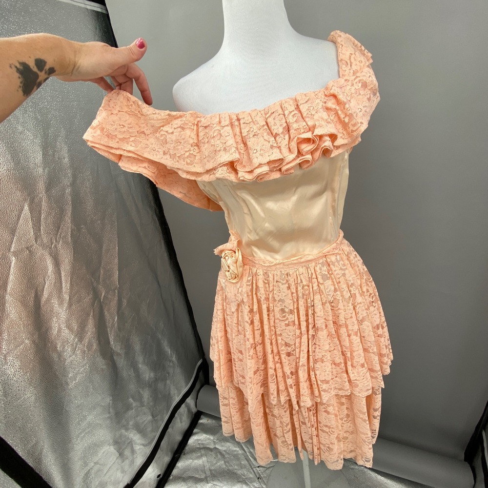 Vintage 80s Lace Tiered Off‎ Shoulder Cocktail Dress Peach Womens Small 35" Prom